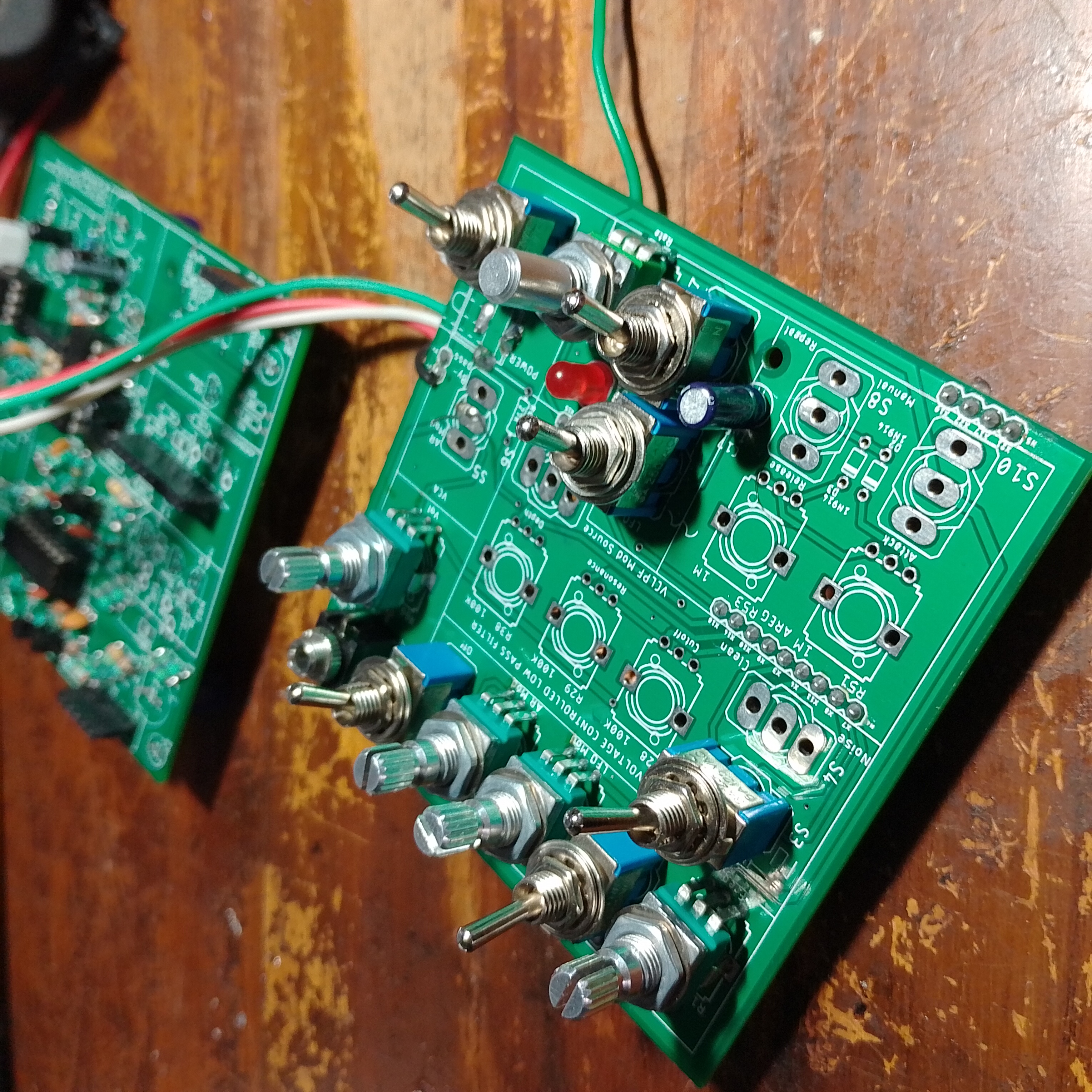 Noise Toaster Lo-Fi Synth Build and Analysis: Part 4 – Low Frequency Oscillator (LFO) Circuit Analysis